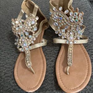 Sandals with back zipper
